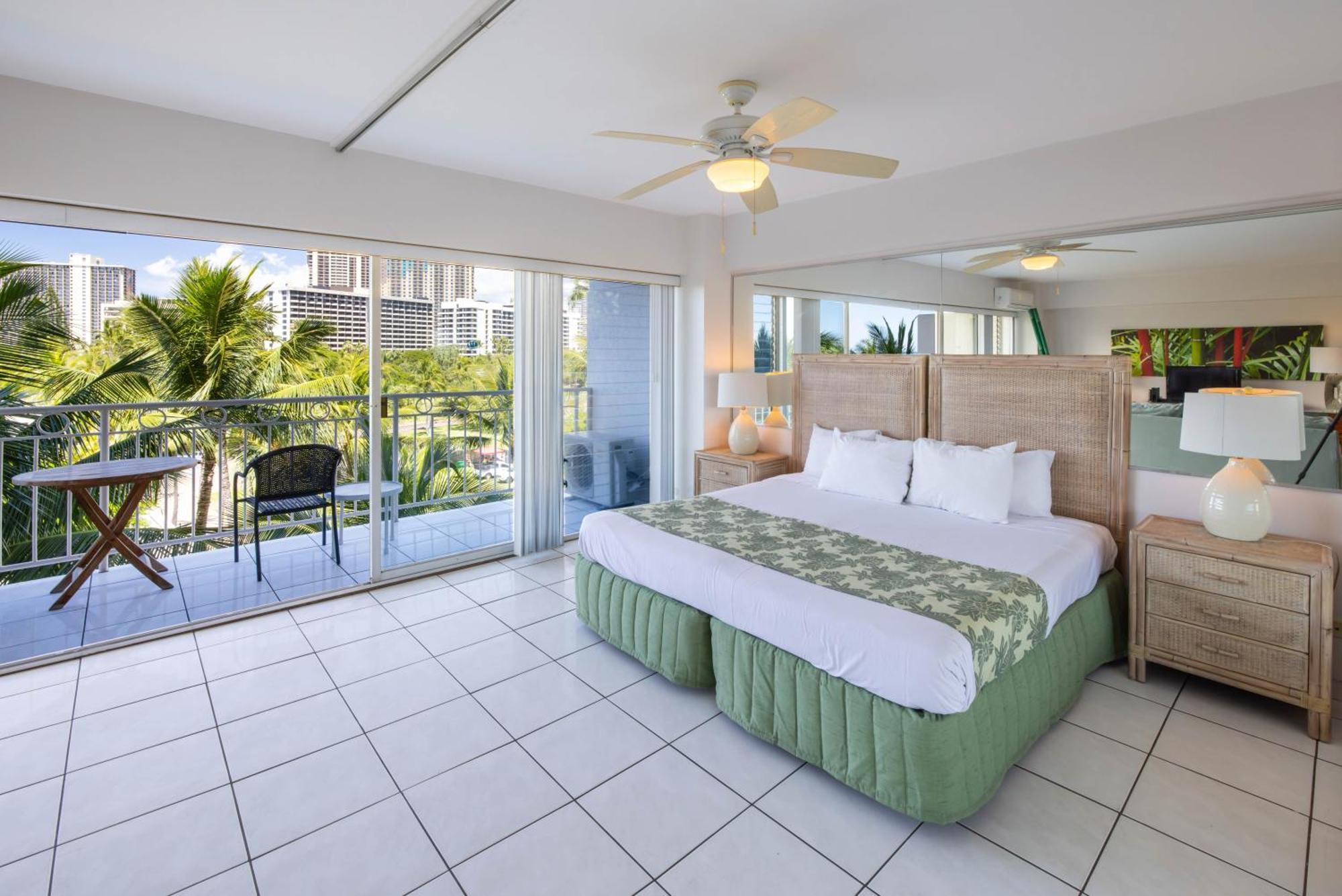 Waikiki Shore By Outrigger Apartment Honolulu Room photo